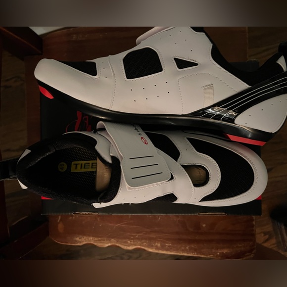 Men’s Cycling Shoes - Picture 2 of 7